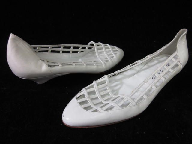 you are bidding on vintage alberto d molina white leather heels pumps 