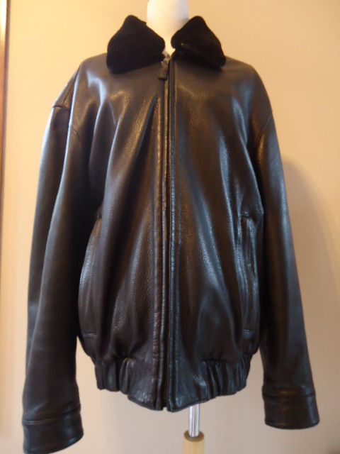 Andrew Marc Black Leather Jacket w/removeable Fur Collar Size L $2195 